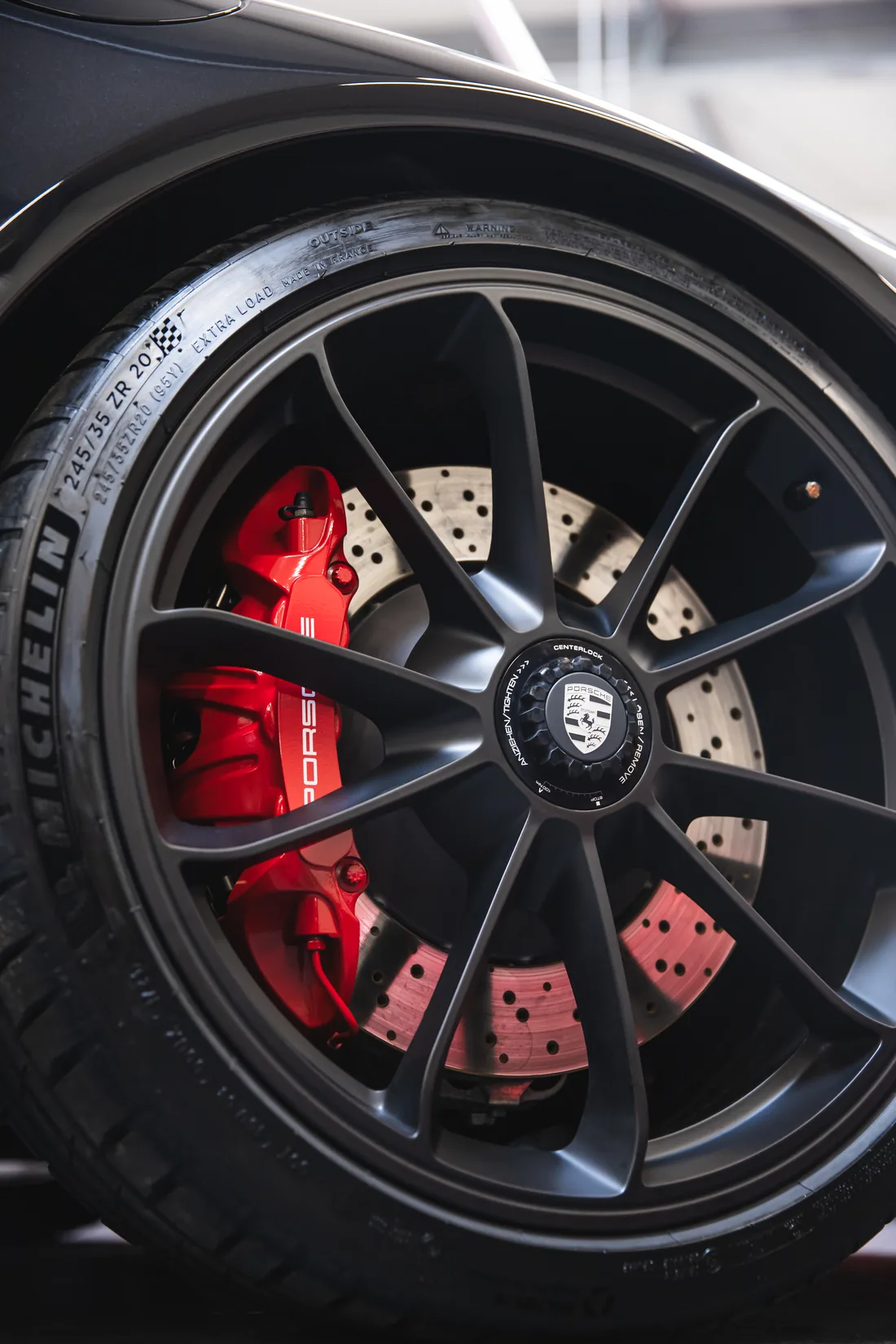 Porsche Felge mit Bremsanlage